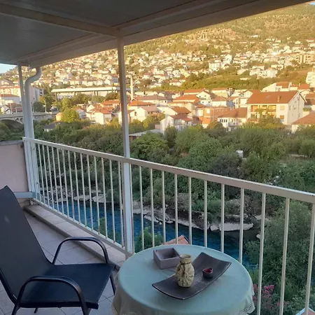 Collina Apartment *